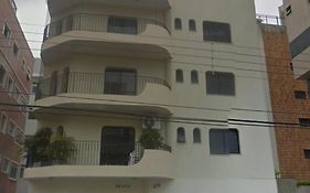 Apartamento em Guarujá 350 da Praia da Enseada proximo ao aquário